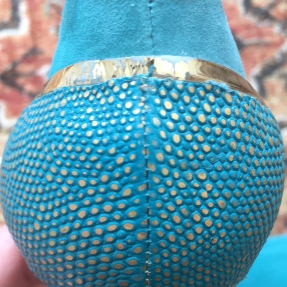 ~3 for $20~ Gianni Bini suede heels - Picture 7 of 8